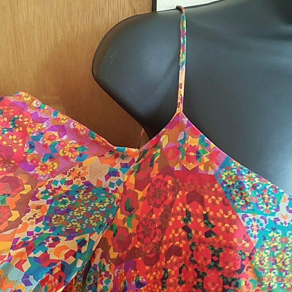 Cold shoulder dress - Picture 3 of 6